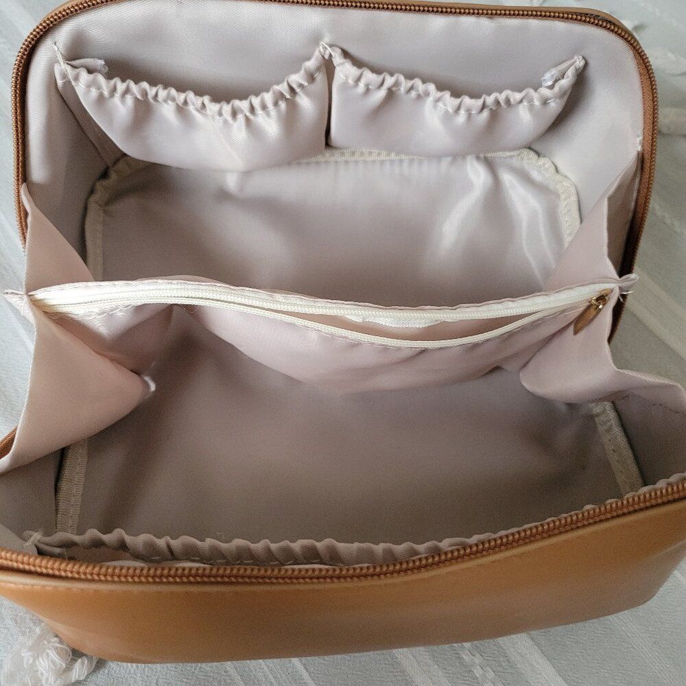 Large Capacity Travel Cosmetic Bag Gold Hardware Camel Minimalist Old Money Chic - Picture 3 of 8